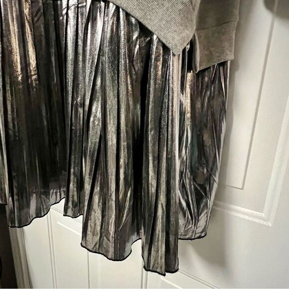 Athletic dress Metallic Sweatshirt Relaxed Gray Drop Waist Silver Pleats Skirt L - Picture 4 of 11